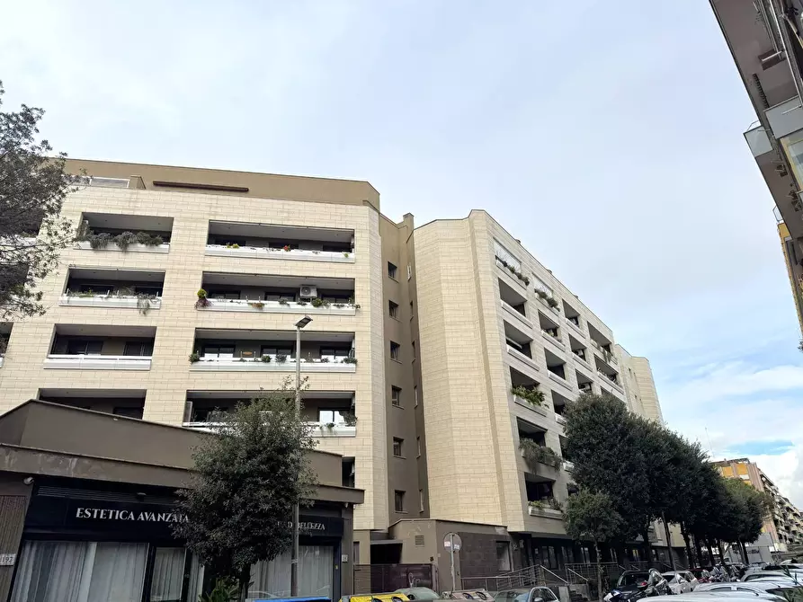 Immagine 25 di Appartamento in vendita  in via delle Baleari a Roma