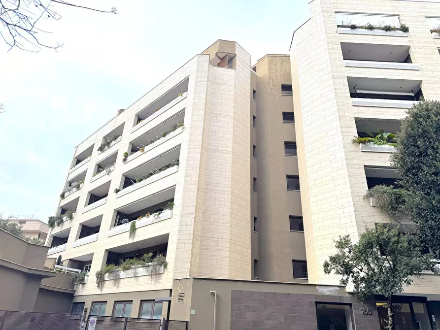 Immagine 26 di Appartamento in vendita  in via delle Baleari a Roma