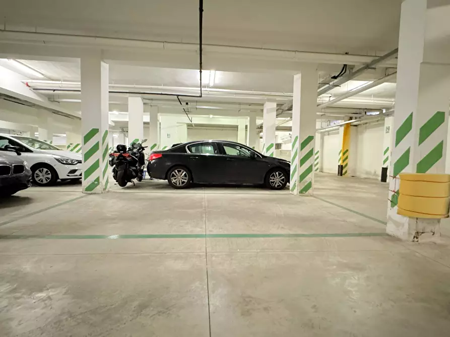 Immagine 27 di Appartamento in vendita  in via delle Baleari a Roma