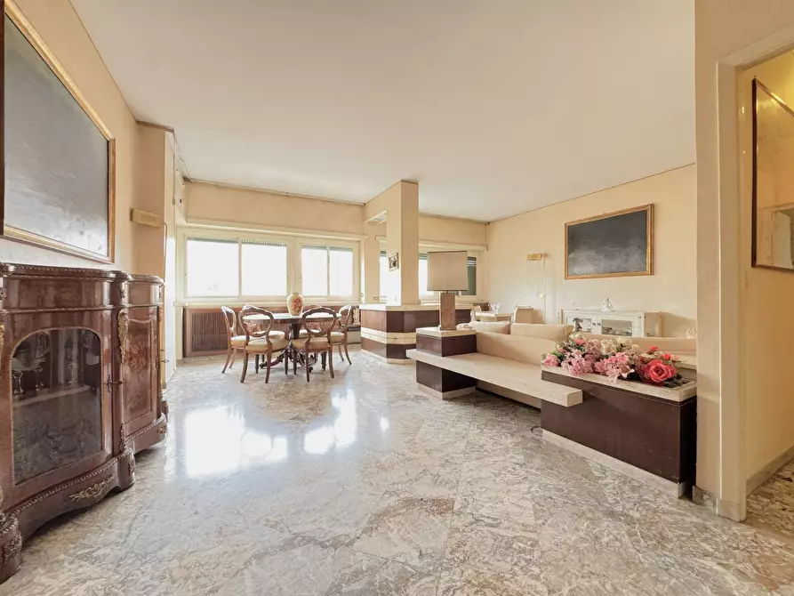 Immagine 4 di Appartamento in vendita  in via Santa Croce in Gerusalemme a Roma