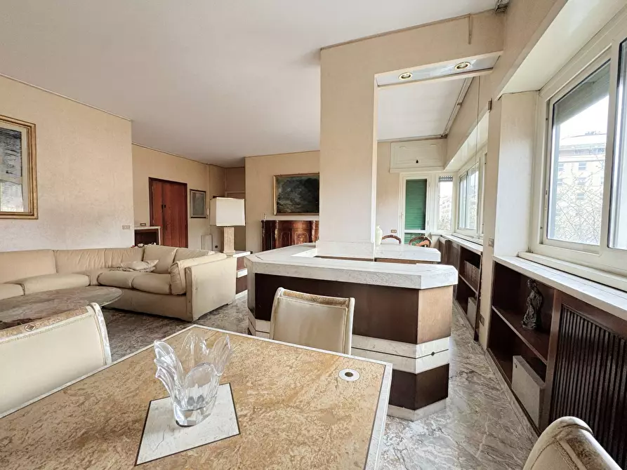 Immagine 5 di Appartamento in vendita  in via Santa Croce in Gerusalemme a Roma