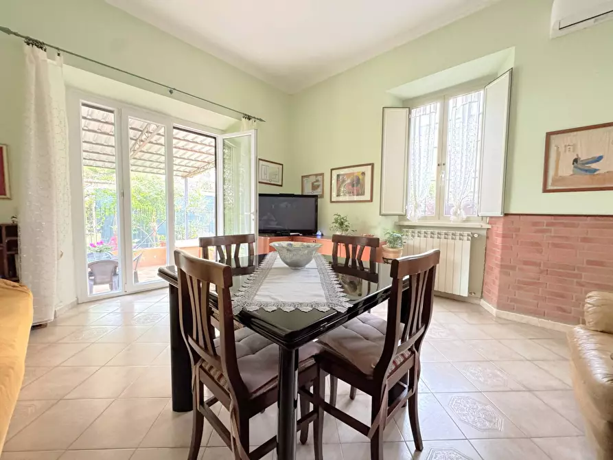 Immagine 4 di Casa indipendente in vendita  in Via villani a Roma