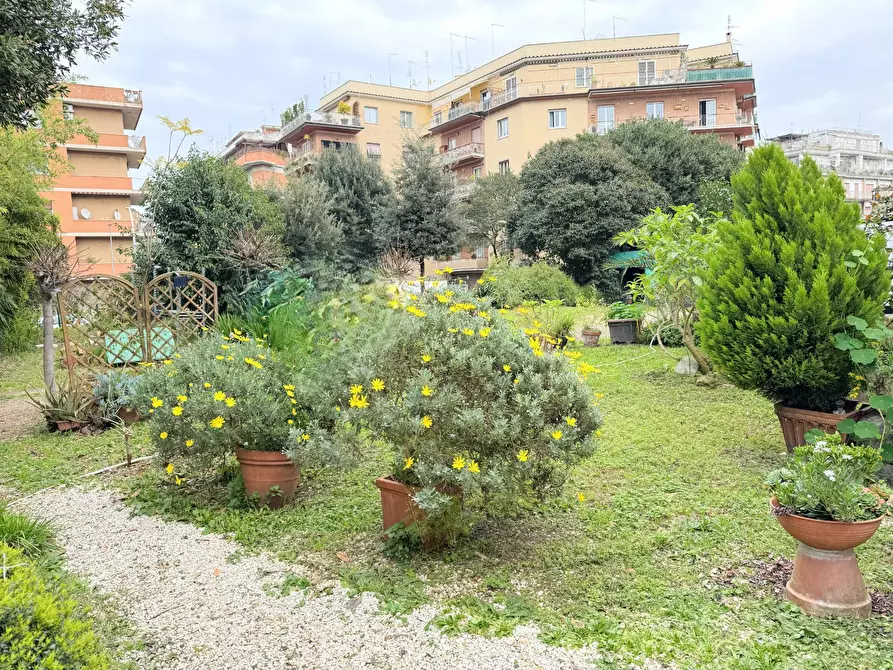 Immagine 42 di Casa indipendente in vendita  in Via villani a Roma