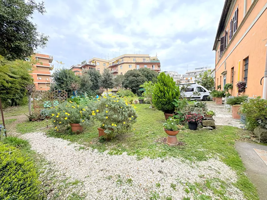 Immagine 43 di Casa indipendente in vendita  in Via villani a Roma