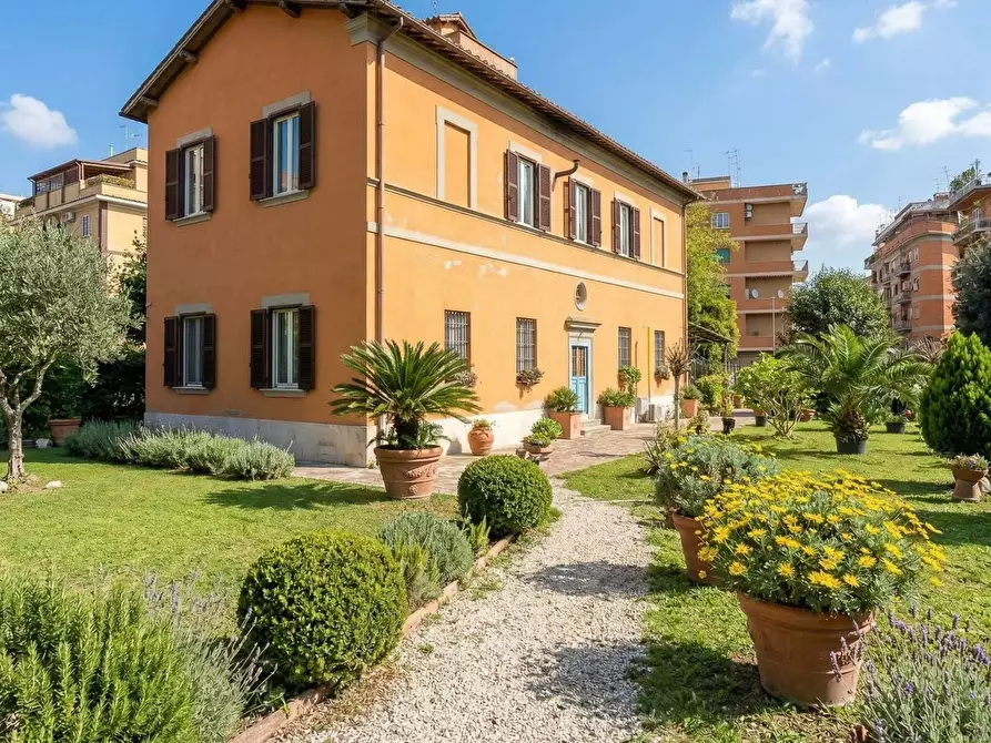 Immagine 2 di Casa indipendente in vendita  in Via villani a Roma