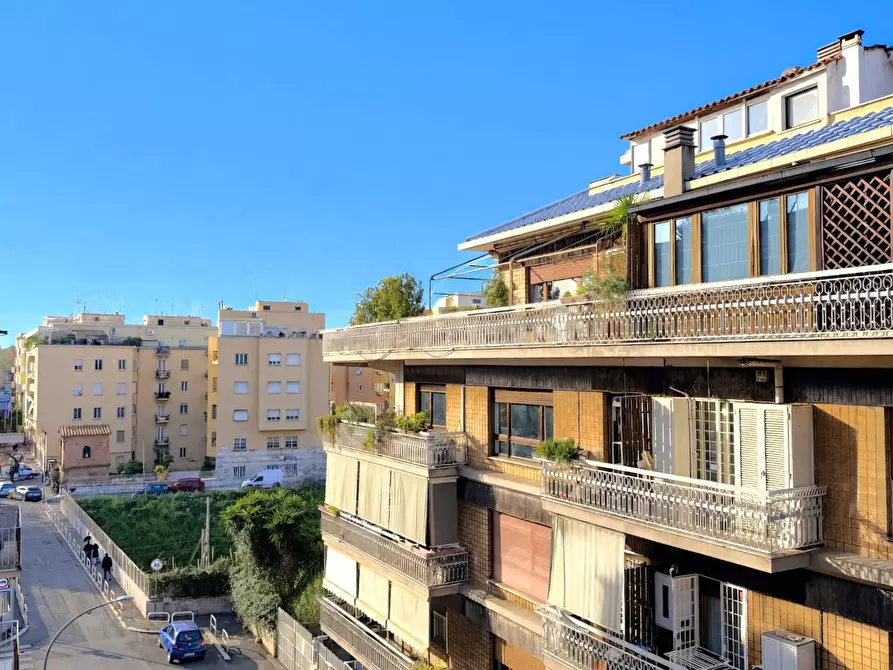 Immagine 1 di Appartamento in vendita  in VIA BITINIA a Roma