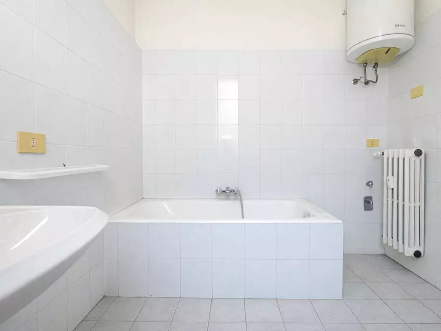 Immagine 25 di Appartamento in vendita  in VIA BITINIA a Roma