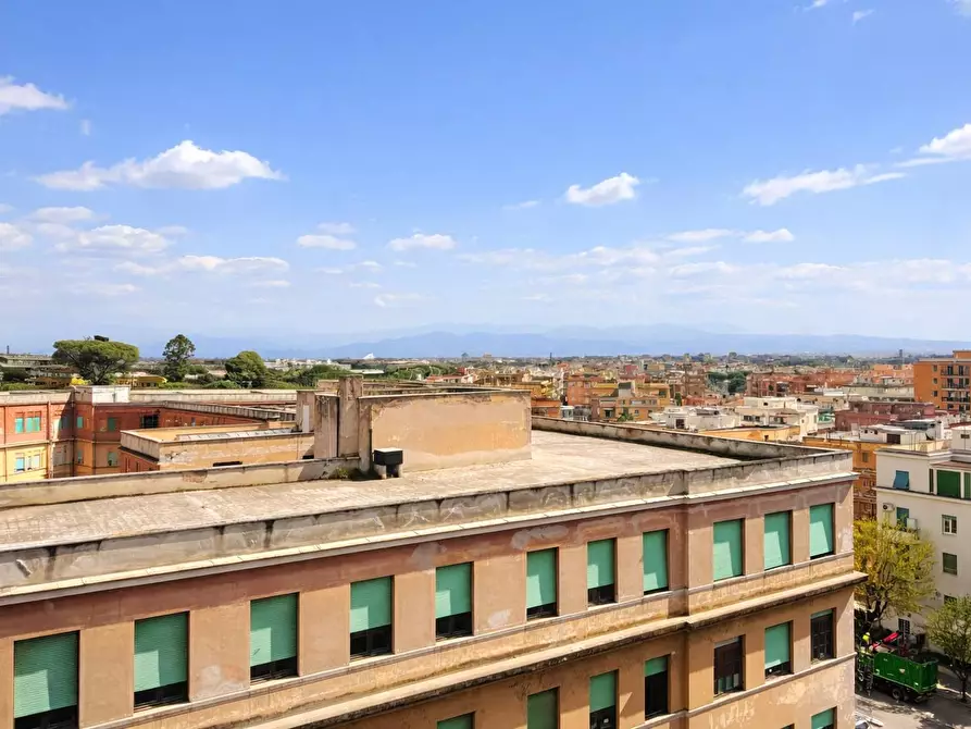 Immagine 2 di Attico in vendita  in Via Amulio a Roma