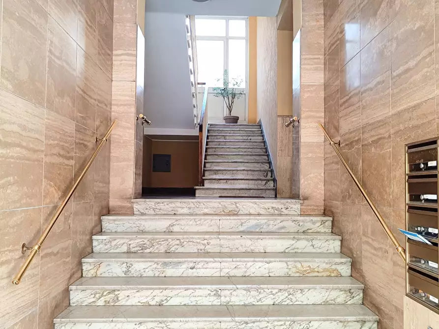 Immagine 4 di Attico in vendita  in Via Amulio a Roma