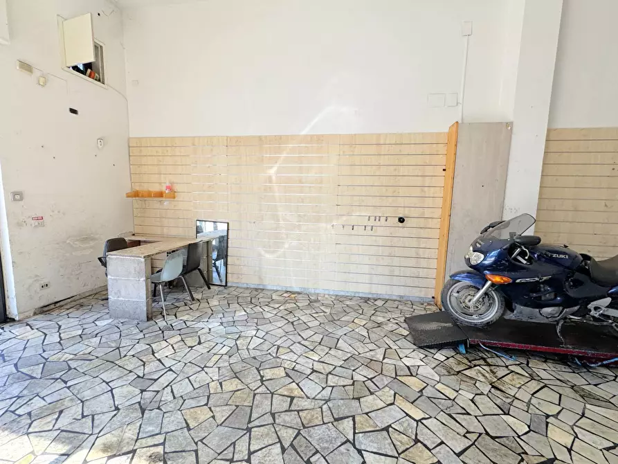 Immagine 4 di Locale commerciale in vendita  in MONTECASTRILLI a Roma