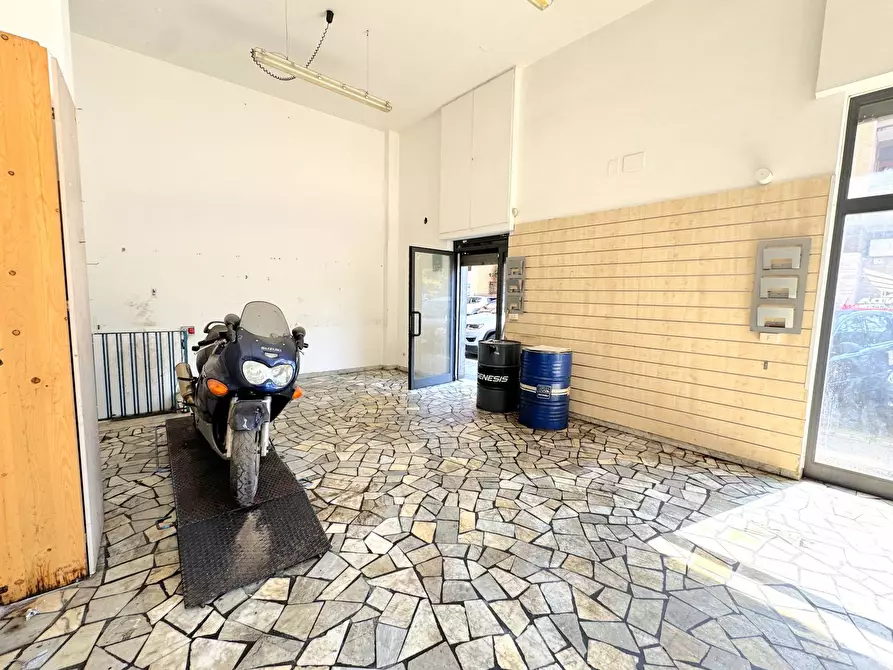 Immagine 7 di Locale commerciale in vendita  in MONTECASTRILLI a Roma