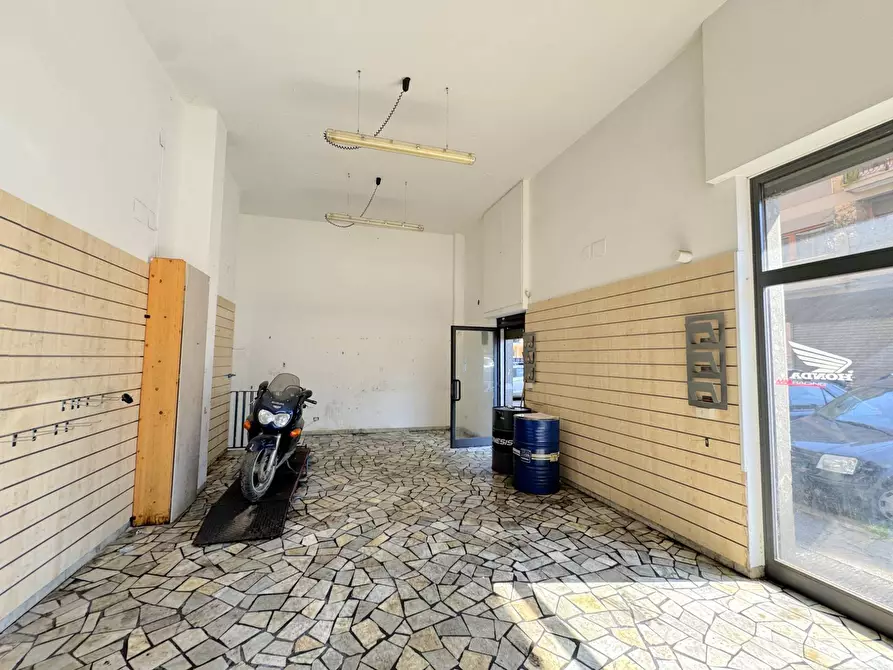 Immagine 8 di Locale commerciale in vendita  in MONTECASTRILLI a Roma