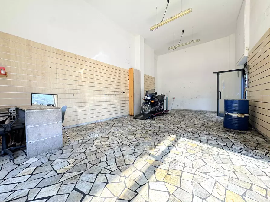 Immagine 12 di Locale commerciale in vendita  in MONTECASTRILLI a Roma