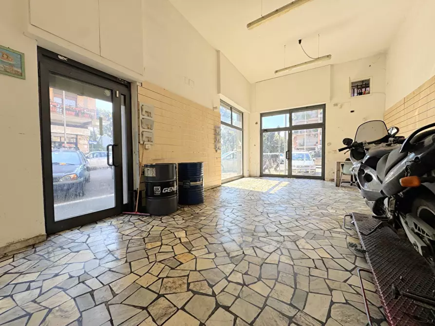 Immagine 14 di Locale commerciale in vendita  in MONTECASTRILLI a Roma