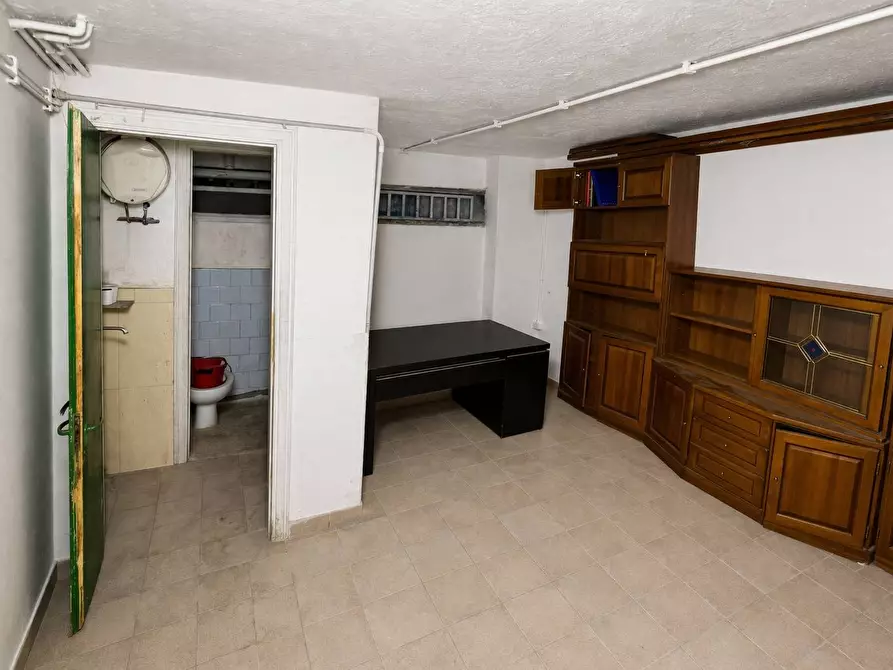 Immagine 17 di Locale commerciale in vendita  in MONTECASTRILLI a Roma