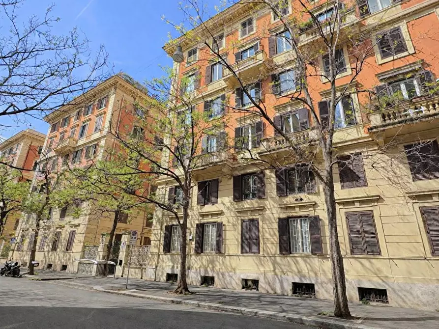 Immagine 4 di Appartamento in vendita  in via umberto biancamano a Roma