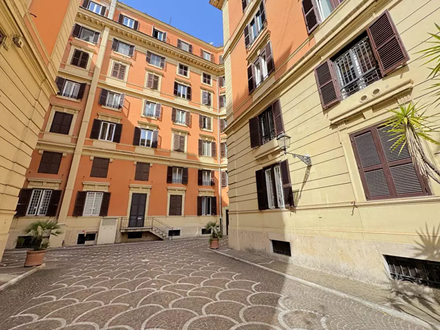 Immagine 5 di Appartamento in vendita  in via umberto biancamano a Roma