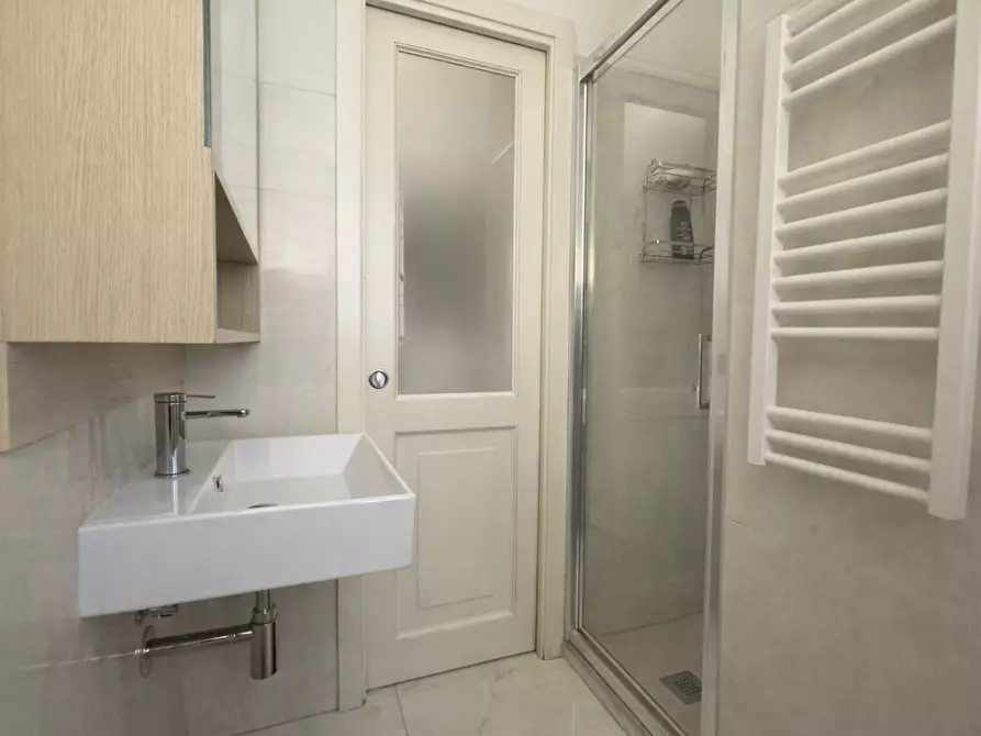 Immagine 33 di Appartamento in vendita  in via umberto biancamano a Roma