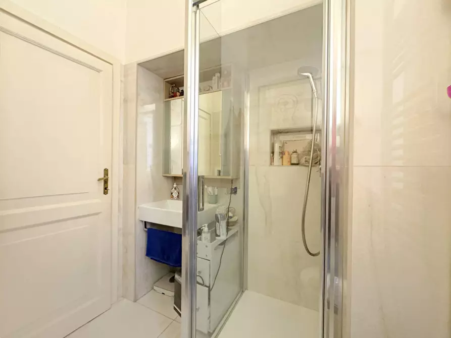 Immagine 35 di Appartamento in vendita  in via umberto biancamano a Roma