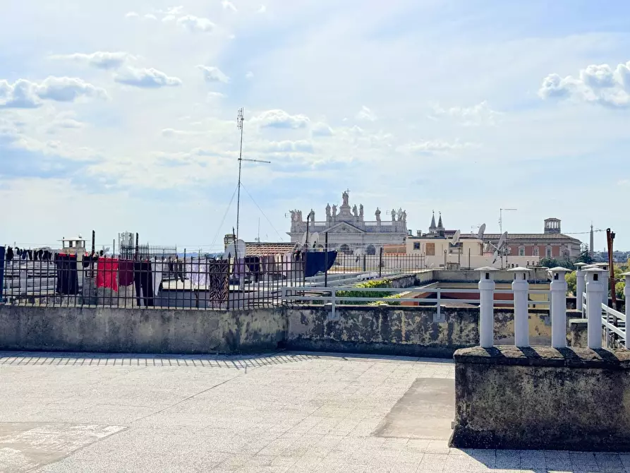 Immagine 46 di Appartamento in vendita  in via umberto biancamano a Roma