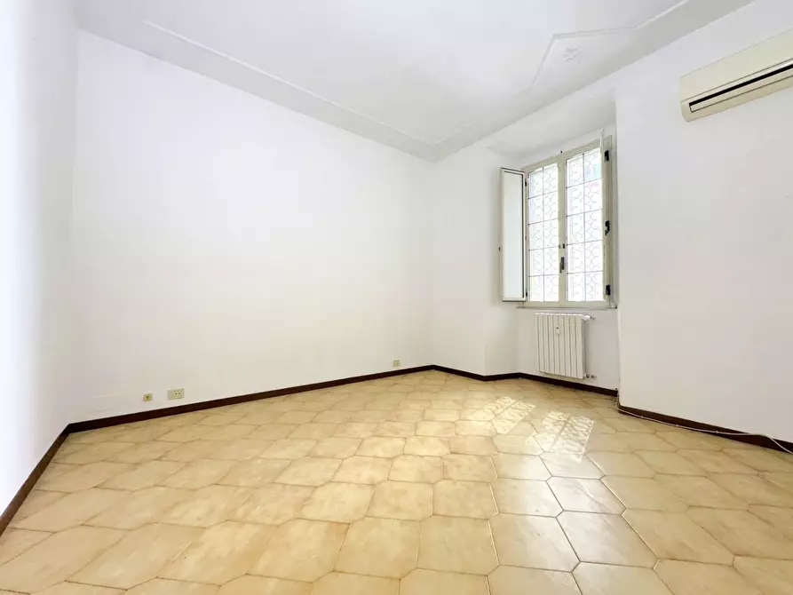 Immagine 5 di Appartamento in vendita  in via dei Valeri a Roma