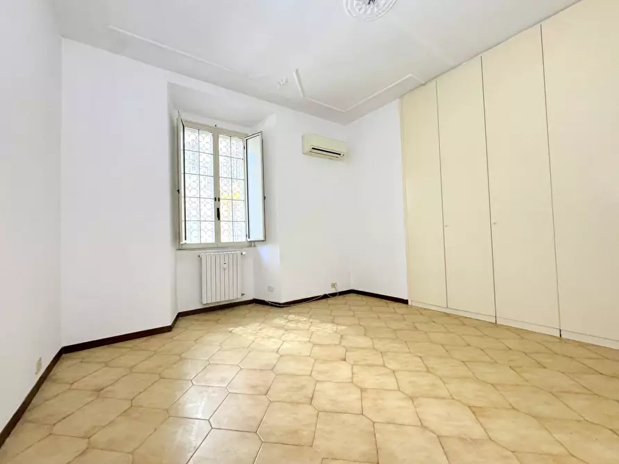 Immagine 6 di Appartamento in vendita  in via dei Valeri a Roma