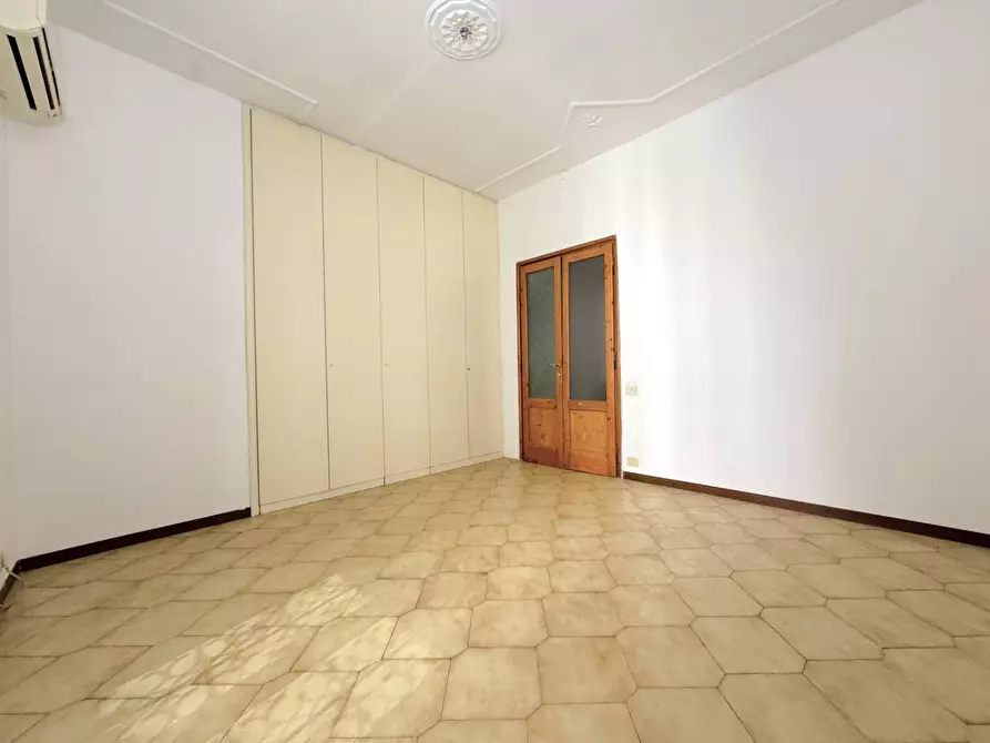 Immagine 7 di Appartamento in vendita  in via dei Valeri a Roma