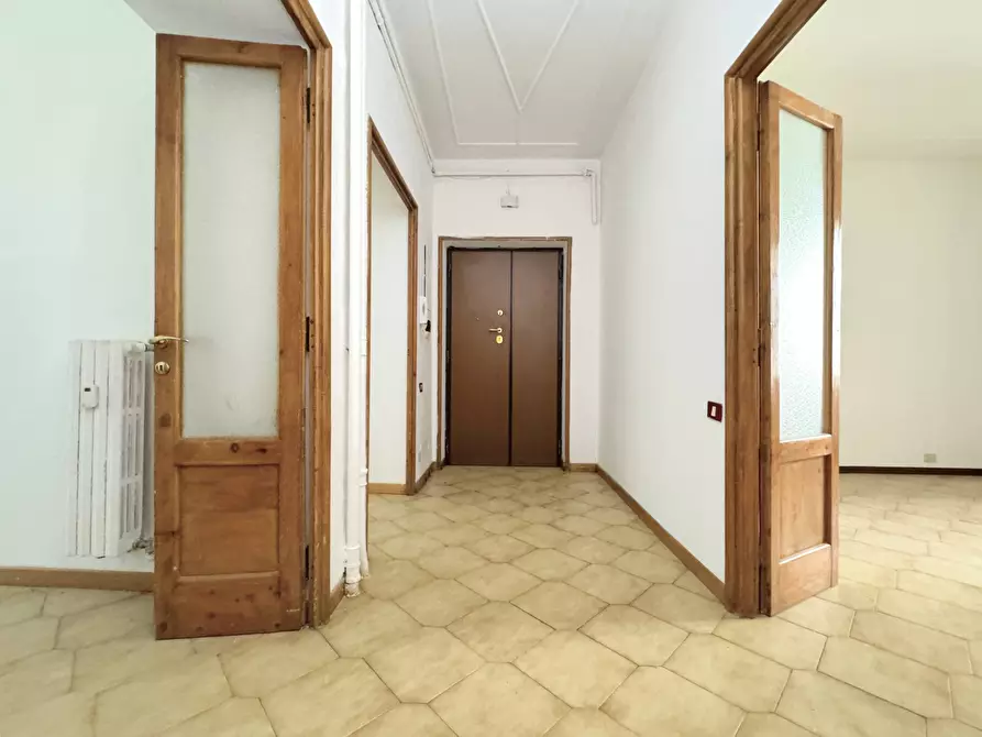 Immagine 9 di Appartamento in vendita  in via dei Valeri a Roma