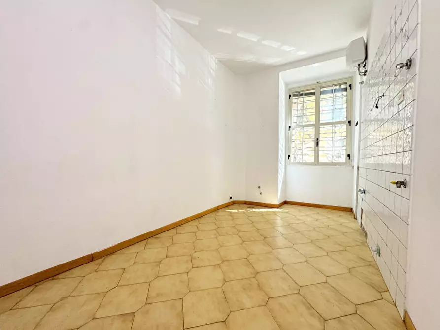Immagine 17 di Appartamento in vendita  in via dei Valeri a Roma