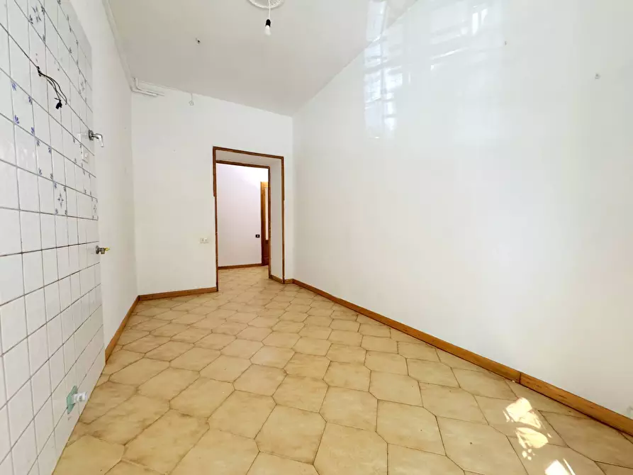 Immagine 19 di Appartamento in vendita  in via dei Valeri a Roma