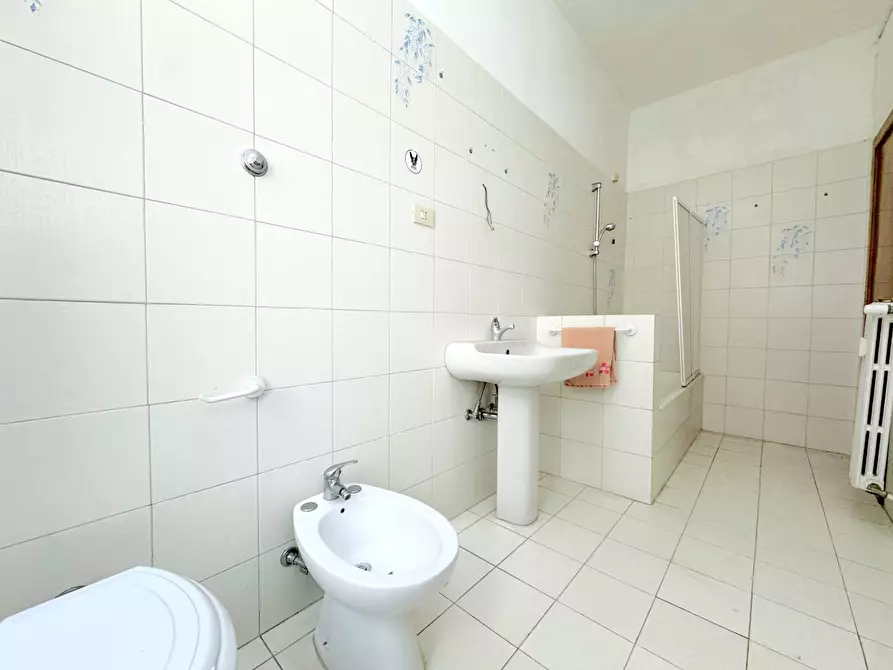 Immagine 21 di Appartamento in vendita  in via dei Valeri a Roma