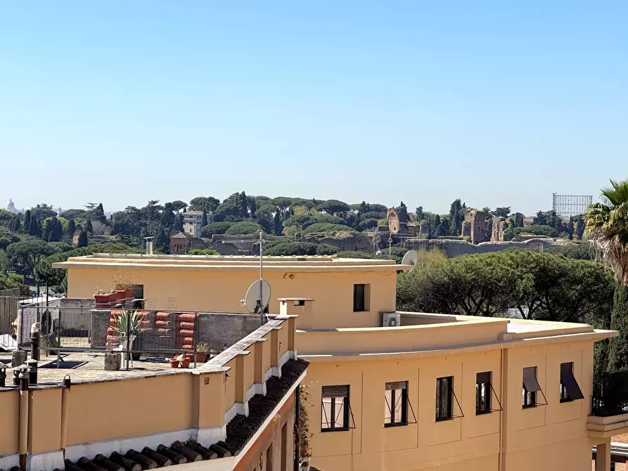 Immagine 25 di Appartamento in vendita  in via dei Valeri a Roma