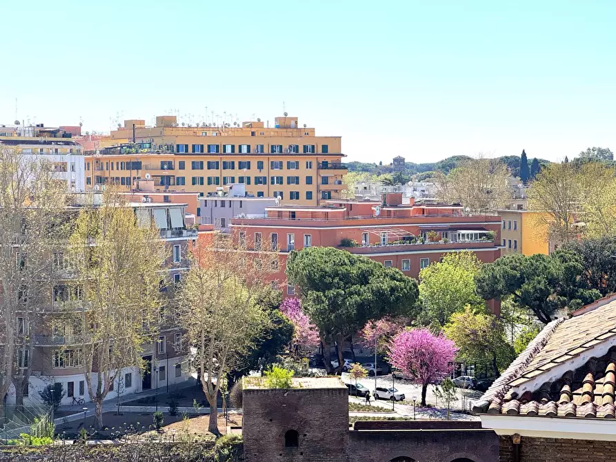 Immagine 26 di Appartamento in vendita  in via dei Valeri a Roma