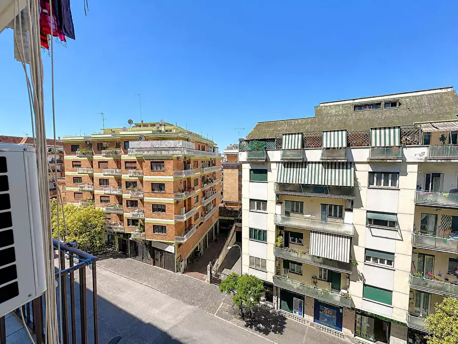 Immagine 7 di Appartamento in vendita  in Via Alfredo Baccarini a Roma