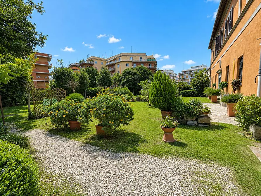 Immagine 3 di Casa indipendente in vendita  in Via villani a Roma