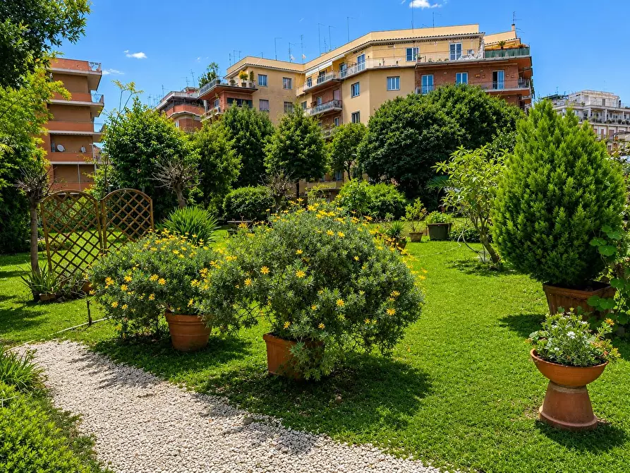 Immagine 40 di Casa indipendente in vendita  in Via villani a Roma