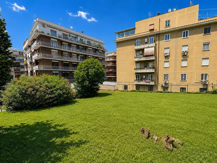 Immagine 38 di Casa indipendente in vendita  in Via villani a Roma
