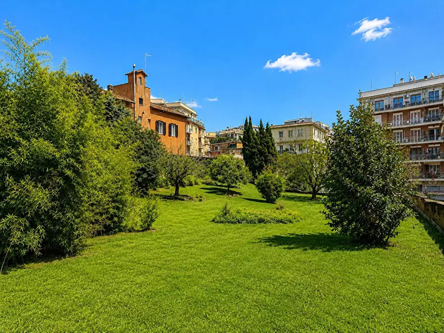 Immagine 46 di Casa indipendente in vendita  in Via villani a Roma