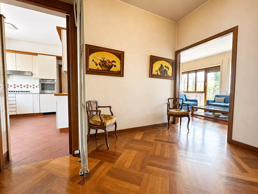 Immagine 3 di Appartamento in vendita  in Via Talamone a Roma