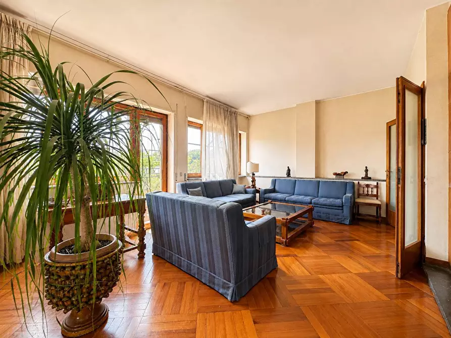 Immagine 7 di Appartamento in vendita  in Via Talamone a Roma