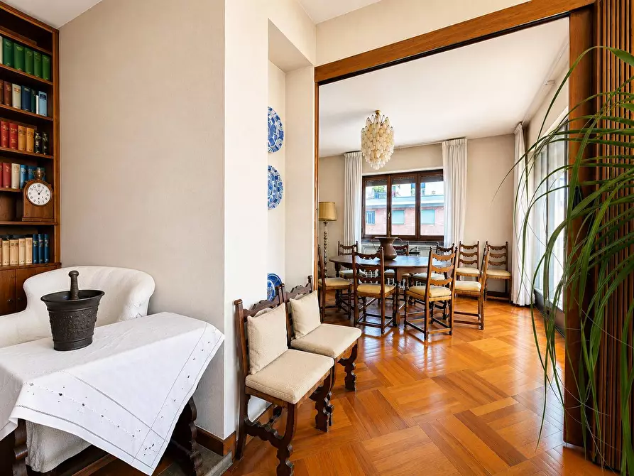 Immagine 9 di Appartamento in vendita  in Via Talamone a Roma