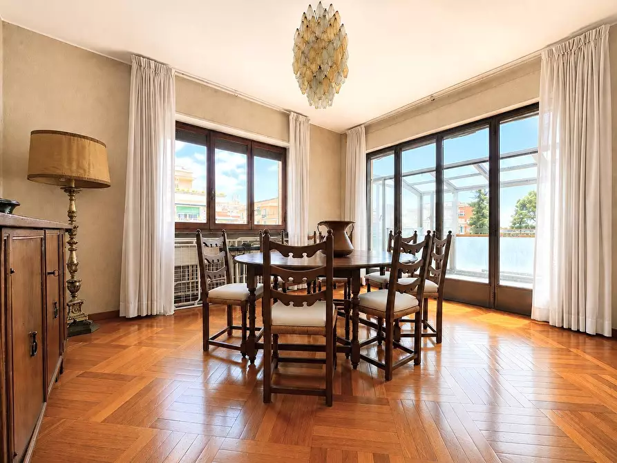 Immagine 11 di Appartamento in vendita  in Via Talamone a Roma