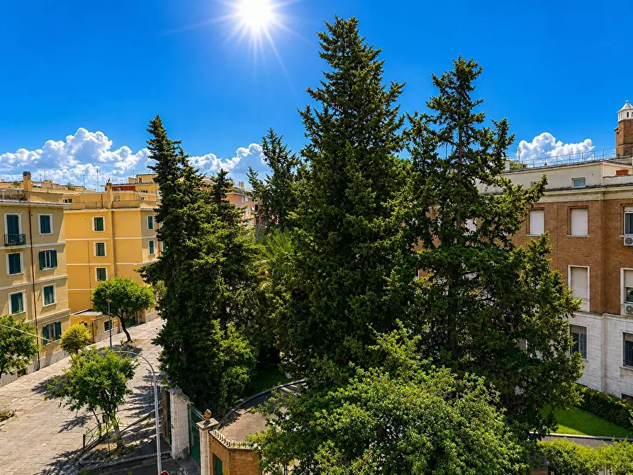 Immagine 17 di Appartamento in vendita  in Via Talamone a Roma