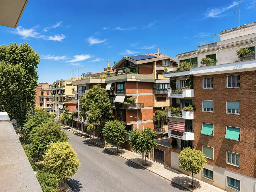 Immagine 19 di Appartamento in vendita  in Via Talamone a Roma