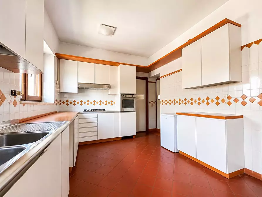 Immagine 21 di Appartamento in vendita  in Via Talamone a Roma