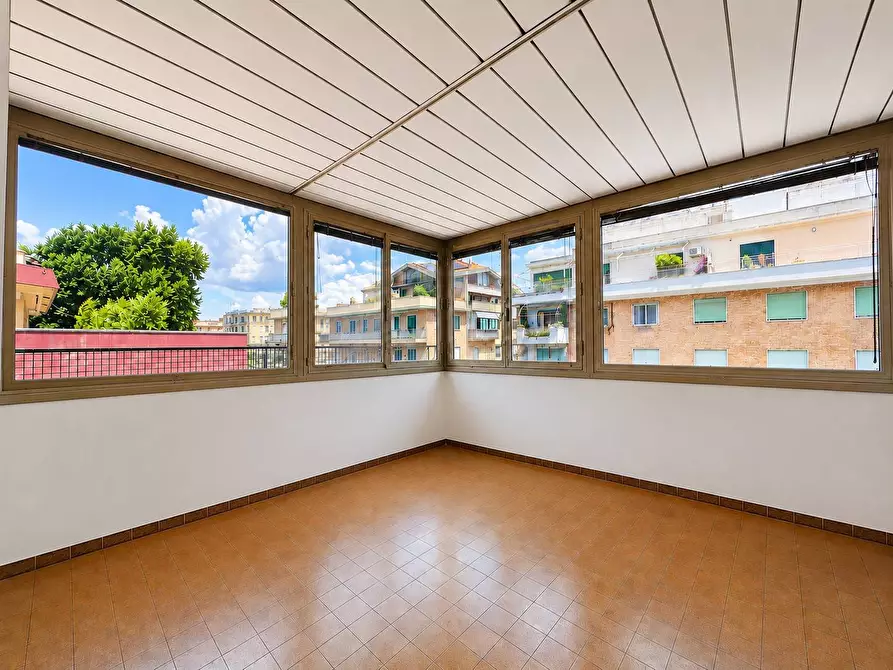 Immagine 25 di Appartamento in vendita  in Via Talamone a Roma
