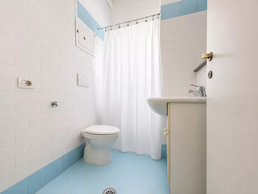 Immagine 26 di Appartamento in vendita  in Via Talamone a Roma