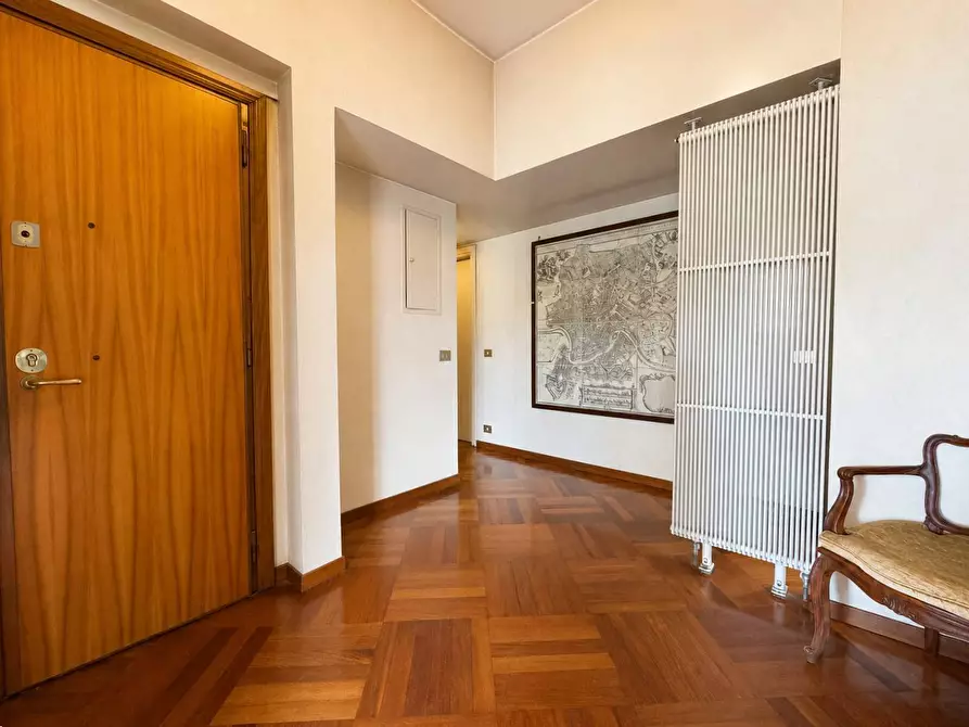 Immagine 28 di Appartamento in vendita  in Via Talamone a Roma