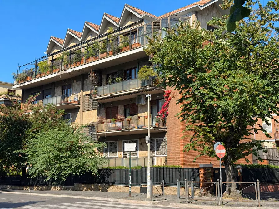 Immagine 32 di Appartamento in vendita  in Via Talamone a Roma