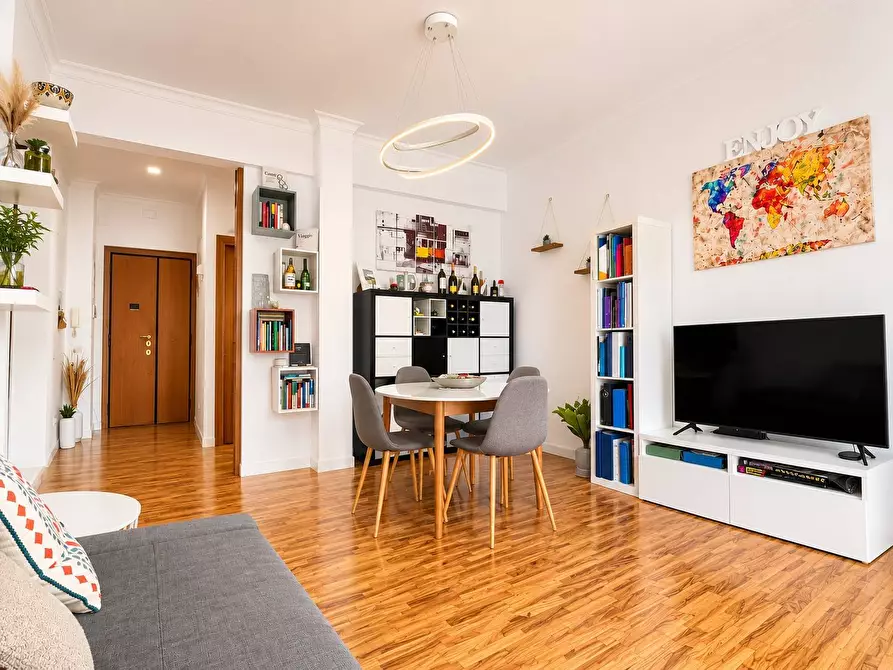 Immagine 1 di Appartamento in vendita  in Via Mesopotamia a Roma
